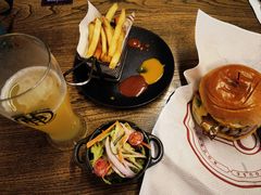 -BOURBON 玻本美式餐厅酒吧(虹桥新天地店)
