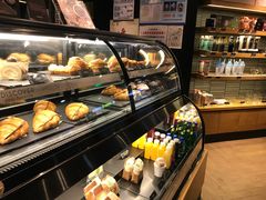 面包甜点陈列柜-星巴克(上海南站店)
