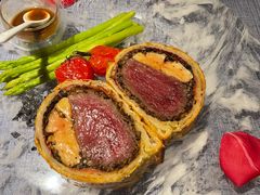 惠灵顿牛排-弦月窗LUNETTE BY AMANDA(复兴路店)