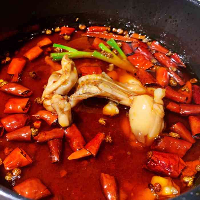 辣三疯美蛙鱼头火锅(万象城店)-"来它家只要点鱼头和牛蛙就可以了