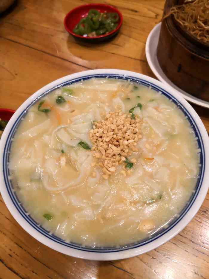 老雒阳面馆(金谷园店)-"在洛阳火车站附近,步行十分钟,晚上营业到.