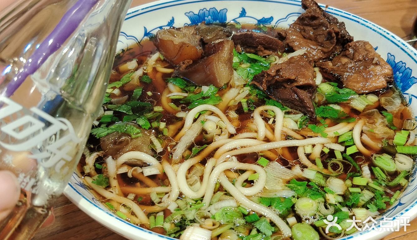 牛肉面热乎乎