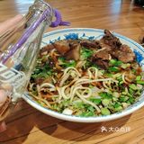 牛肉面热乎乎