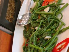 -Chom Cafe and Restaurant