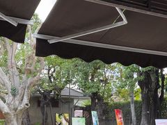 -Chom Cafe and Restaurant