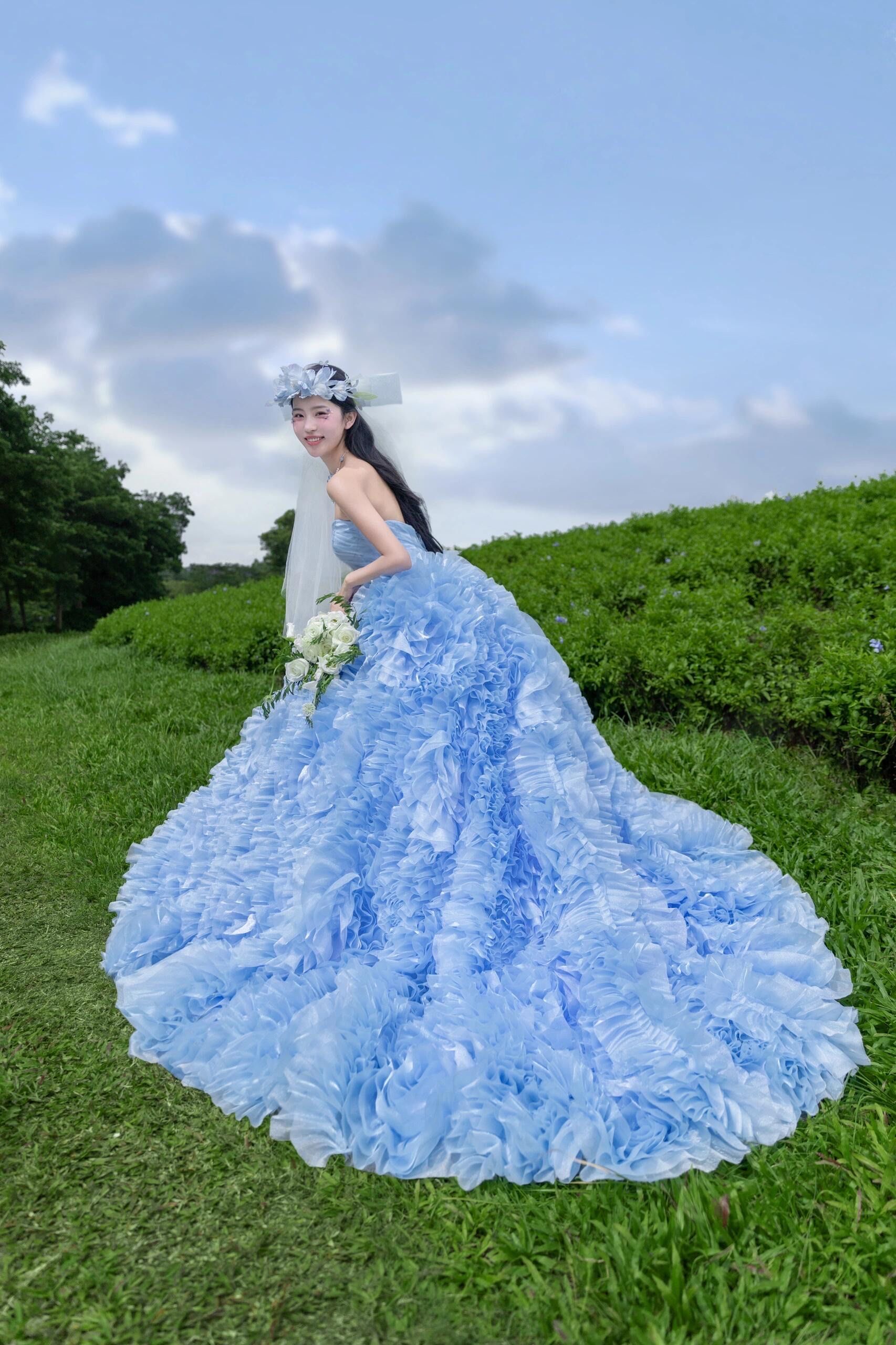清新草坪森系婚纱照95蓝色系太治愈了03