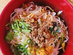 -爆炸头阿姨小四川正宗川味小吃(无任何分店)
