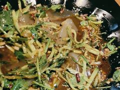 -果松木炭酸菜铜火锅·外婆参鸡汤