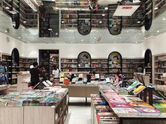 -钟书阁(群光广场店)