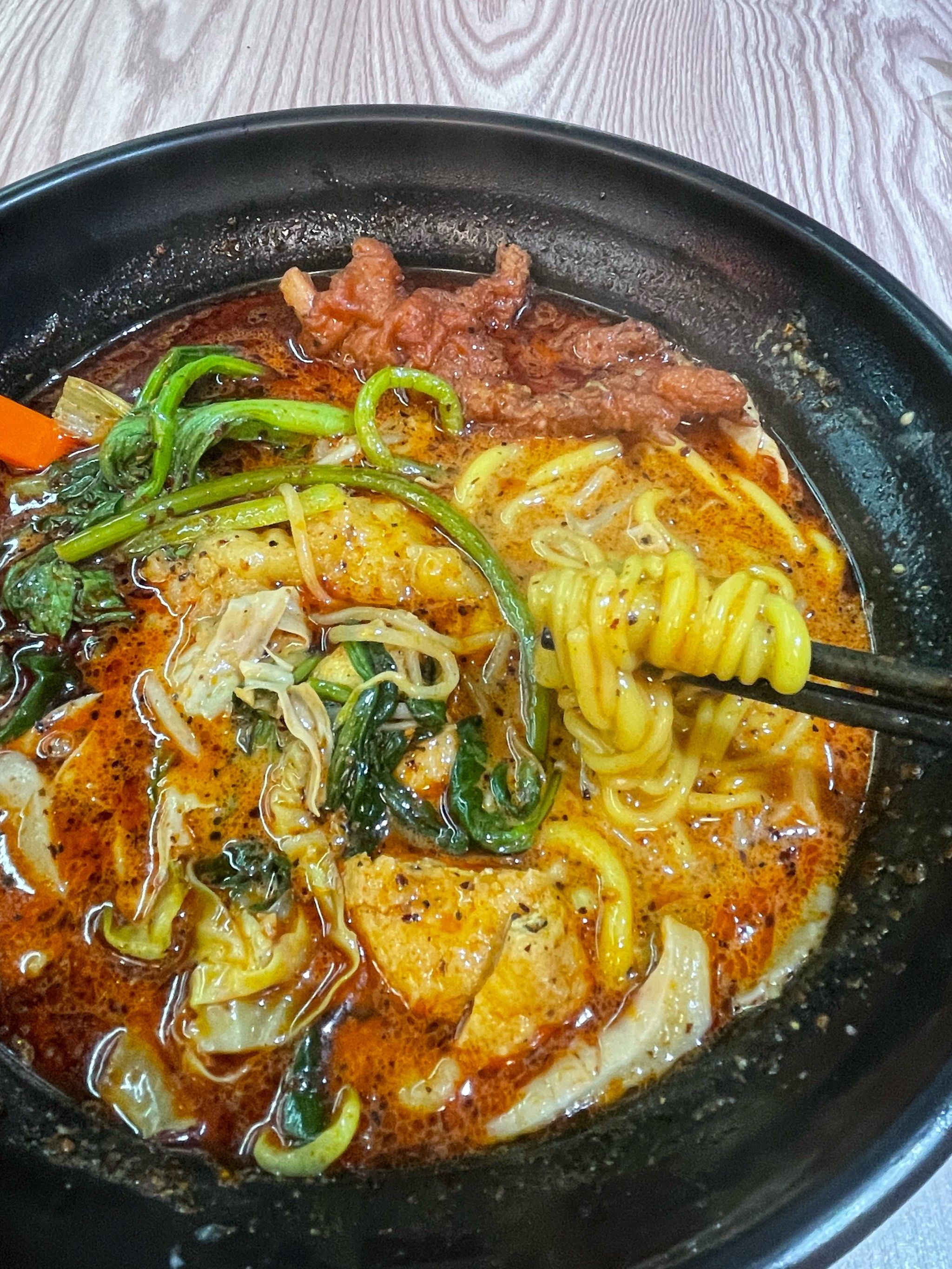 谁能不爱黏糊糊的东北麻辣烫啊🤤