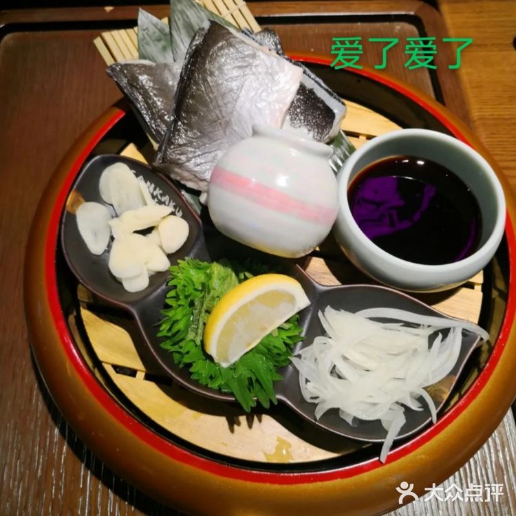和朋友一起周末聚餐，这样的日式料理店，非常适合少量人