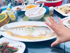 清蒸白鱼-七的湖·江南蟹舫·阳澄湖农家菜(蟹舫苑店)