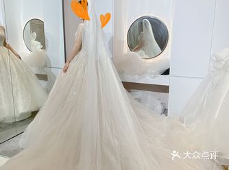 主纱试了两款就选出来啦，一进店新郎新娘就看重的重工七