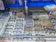 -美式眼镜·授权蔡司.依视路.尼康.豪雅.明月(南翔印象城店)
