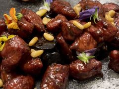 黑蒜松仁牛肉-106餐厅北京菜.烤鸭(百子湾店)