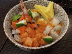 杂锦角切鱼生饭-聚圆满(海珠店)