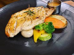 煎鸡胸肉配蘑菇汁-安妮意大利餐厅(世贸天阶店)