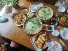 过桥米线-金孔雀德宏傣味餐馆(魏公村店)
