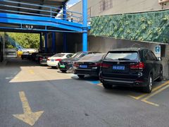 -上海宝信宝马4S店