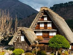 -白川乡与五箇山的合掌构造村落
