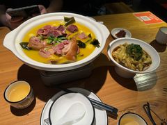-帅巴人舅母子腊蹄民俗村