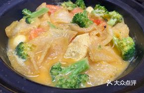 Pig Skin Stew with Three Delicacies