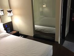 -桔子酒店(上海西藏北路地铁站店)