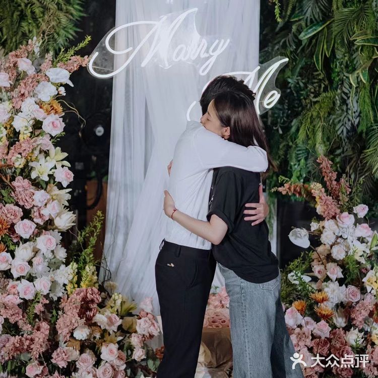 传统婚礼和现代婚礼