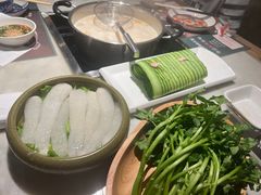 -尚尚仙·酸汤猪手·猪肚鸡火锅(华联万柳购物中心店)