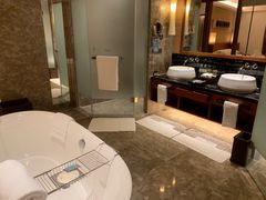 -三亚湾海居铂尔曼度假酒店