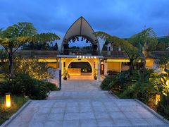 -茅草房·河畔园林火锅