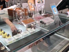 -UNI UNI(环亚凯瑟琳店)