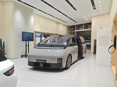 -理想汽车(世纪汇店)