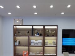 -三目眼镜·蔡司视觉合作店(青浦宝龙店)