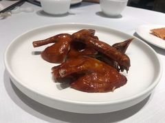 玻璃皮润烧乳鸽皇-北京厨房(西安SKP店)