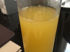 鲜榨菠萝汁-行者书屋大堂吧 ·下午茶(南京圣和府邸酒店)