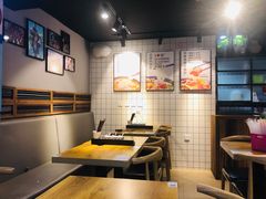 -鑫花溪牛肉米粉(人民广场店)