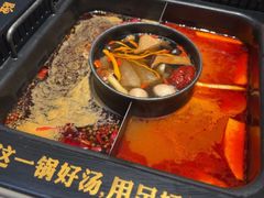 -老牌坊云南鱼豆花火锅(哈西万达店)