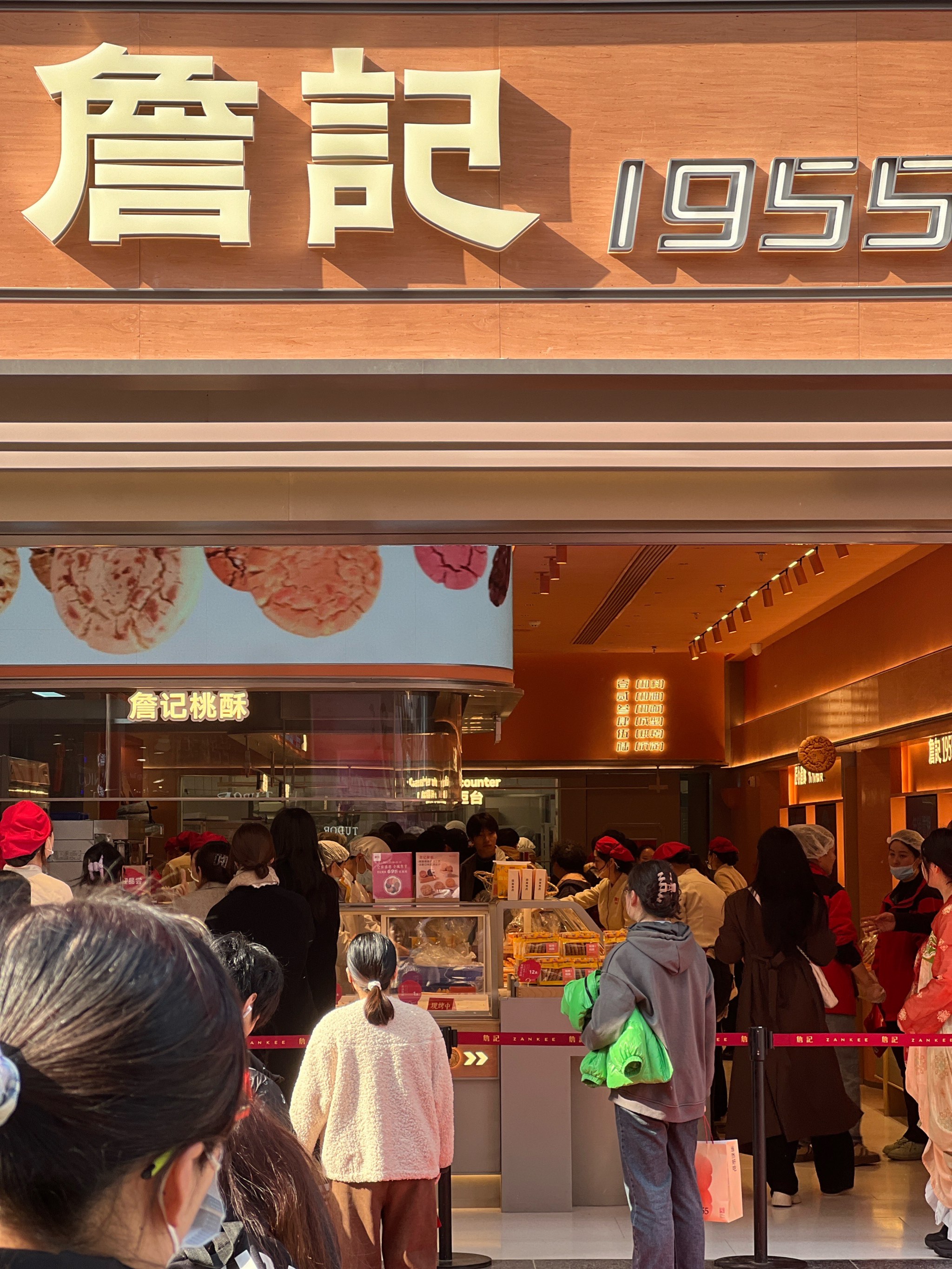 步行街排队王!詹记1955概念店太值92