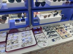 -美式眼镜·授权蔡司.依视路.尼康.豪雅.明月(南翔印象城店)