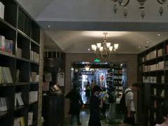 -钟书阁(松江泰晤士小镇店)