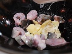 -小火炕铁锅炖鱼