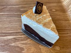 红茶豆乳凹蛋糕切片-巴黎贝甜(五道口店)