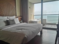 -三亚湾海居铂尔曼度假酒店