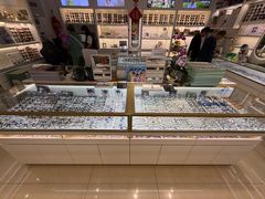 -新视达眼镜店·蔡司·依视路(名镜苑店)