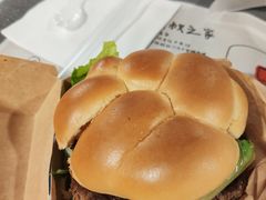 双层安格斯厚牛菠萝堡-麦当劳(中山八路店)