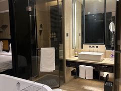 -三亚湾海居铂尔曼度假酒店