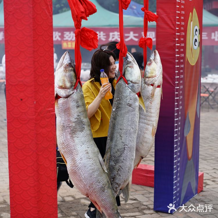 丹江大观苑第六届秋获节，吃全鱼宴，住湖景房，超奶丝～