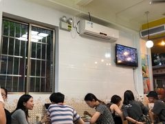 等位区-芬芳甜品(同福路店)