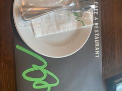 -Chom Cafe and Restaurant